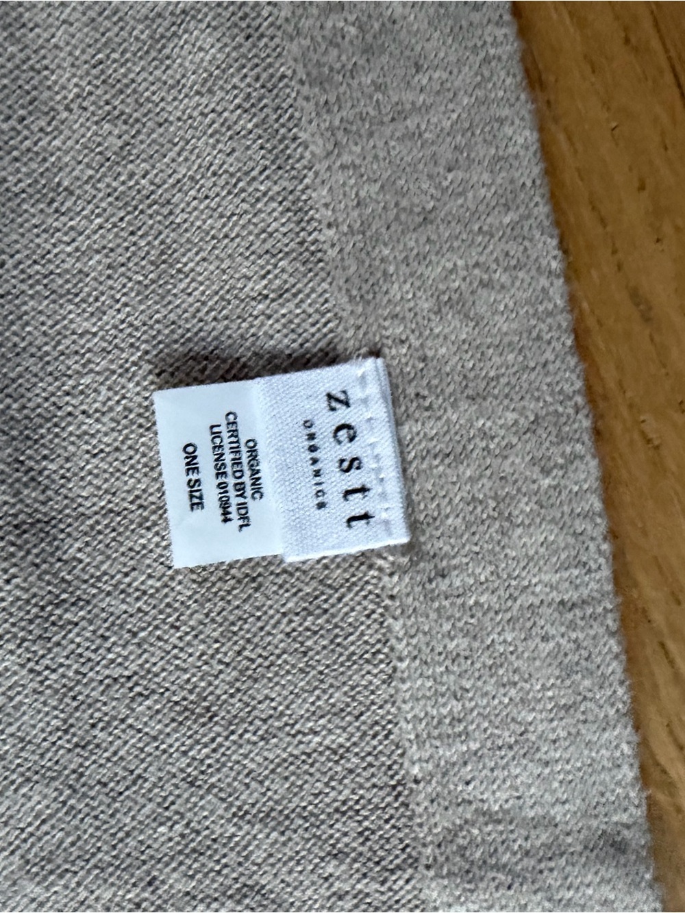 Beautiful organic travel scarf by Zestt in birch color. - Picture 6 of 6